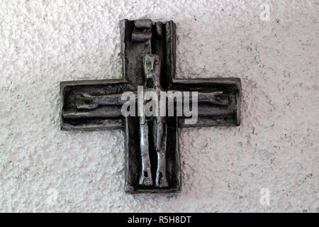 Der Kreuzweg von Maria Munz-Natterer in der Erscheinung des Herrn Blumenau Kirche in München, Deutschland Stockfoto