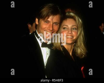 UNIVERSAL CITY, CA - 9. März: Schauspieler Grant Show und Schauspielerin Heather Locklear die 19. jährliche People's Choice Awards am 9. März 1993 Teilnahme an Unversal Studios in Universal City, Kalifornien. Foto von Barry King/Alamy Stock Foto Stockfoto