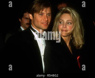 UNIVERSAL CITY, CA - 9. März: Schauspieler Grant Show und Schauspielerin Heather Locklear die 19. jährliche People's Choice Awards am 9. März 1993 Teilnahme an Unversal Studios in Universal City, Kalifornien. Foto von Barry King/Alamy Stock Foto Stockfoto