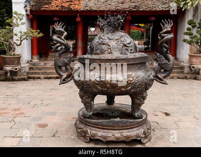 Ein Altar in der vierten Hof, den Tempel der Literatur, Quoc Tu Giam, Hanoi, Vietnam Stockfoto