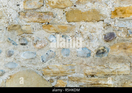 Alte braune Steine aus einer alten Steinmauer Stockfoto
