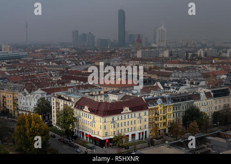 Luftaufnahme von Wien in den massiven Smog, Oktober 2018 Stockfoto