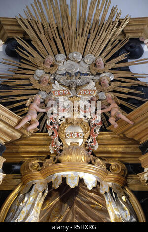 Heiligen Geist Vogel, Jungfrau Maria Altar in der Stiftskirche Neumünster in Würzburg, Deutschland Stockfoto