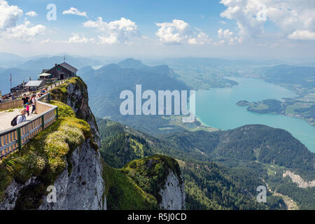 Blick auf den Mondsee vom Gipfel des Schafbergs, St. Wolfgang im Salzkammergut, Österreich Stockfoto