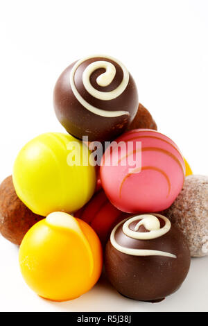 Sortierte Trüffel und Pralinen Stockfoto