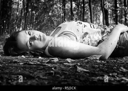 Eine junge Frau genießt die Natur Stockfoto