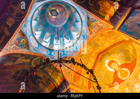 Tiflis, Georgien - Nov 2, 2018: das Innere des oberen Betlemi Kirche in Tiflis, Georgien. Stockfoto