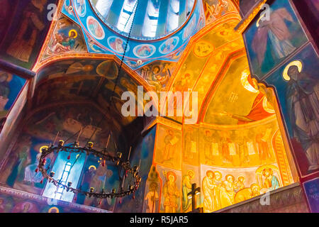 Tiflis, Georgien - Nov 2, 2018: das Innere des oberen Betlemi Kirche in Tiflis, Georgien. Stockfoto