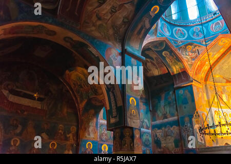 Tiflis, Georgien - Nov 2, 2018: das Innere des oberen Betlemi Kirche in Tiflis, Georgien. Stockfoto