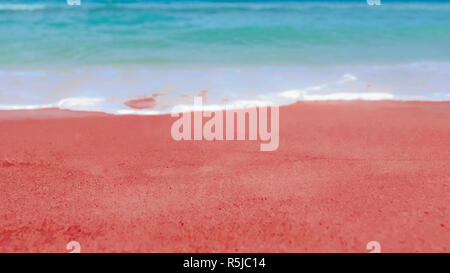 Wasser auf dem Mars, Ocean Wave nähernden Roten sandigen Terrain Stockfoto