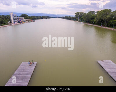 PLOVDIV, Bulgarien - Juni 05, 2016 - Luftbild des Piers am Rudern Kanal in Plovdiv, Bulgarien. Stockfoto