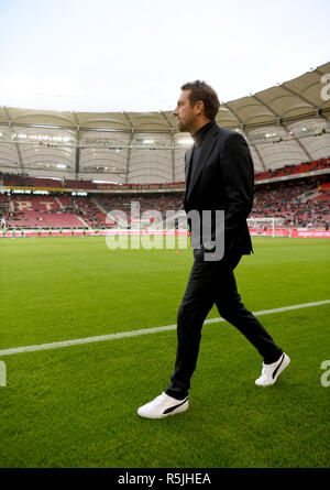 Stuttgart, Deutschland. 01 Dez, 2018. Fussball: Bundesliga, VfB Stuttgart - FC Augsburg 13. Spieltag in der Mercedes Benz-Arena. Stuttgart Trainer Markus Weinzierl vor dem Spiel. Credit: Marijan Murat/dpa - WICHTIGER HINWEIS: In Übereinstimmung mit den Anforderungen der DFL Deutsche Fußball Liga oder der DFB Deutscher Fußball-Bund ist es untersagt, zu verwenden oder verwendet Fotos im Stadion und/oder das Spiel in Form von Bildern und/oder Videos - wie Foto Sequenzen getroffen haben./dpa/Alamy leben Nachrichten Stockfoto