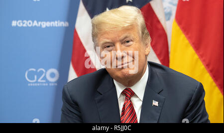 Buenos Aires, Argentinien. 01 Dez, 2018. Bundeskanzlerin Merkel (CDU, nicht im Bild) und Donald Trump, Präsident der Vereinigten Staaten, treffen auf dem G20-Gipfel Mitte für Gespräche. Ab 30.11.1996-1.12 .2018 der G20-Gipfel findet in Buenos Aires. Die "Gruppe der 20" vereint die stärksten Industrienationen und Schwellenländer. Foto: Ralf Hirschberger/dpa/Alamy leben Nachrichten Stockfoto