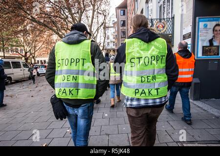 München, Bayern, Deutschland. 1. Dez, 2018. Gelbe Weste Veranstaltung, München, Bayern, Deutschland. Credit: ZUMA Press, Inc./Alamy leben Nachrichten Stockfoto