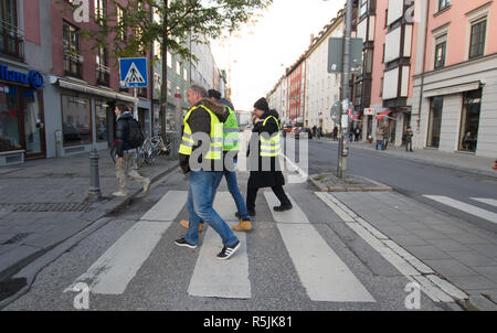 München, Bayern, Deutschland. 1. Dez, 2018. Gelbe Weste Veranstaltung, München, Bayern, Deutschland. Credit: ZUMA Press, Inc./Alamy leben Nachrichten Stockfoto