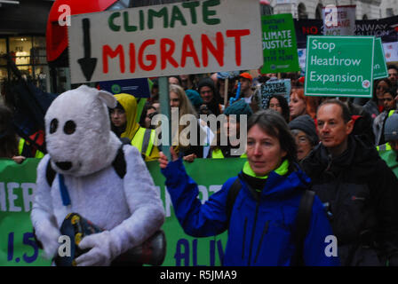 London, Großbritannien. 1. Dezember, 2018. Klima sorge Aktivist vieler Gruppen sowohl auf den raschen Klimawandel jedoch ganz oben auf der Agenda zum Ausdruck zu bringen, ist der Mangel an pro-aktive Maßnahmen, die von allen Regierungen der Welt, die Aktivisten in der Druckbeaufschlagung für Investitionen Vielfalt Unified sind, behaupten, dass mehr Arbeitsplätze in den Bereichen biologische Vielfalt Wucherungen und die Erzeugung von Energie, geschaffen werden kann. Credit: Philip Robins/Alamy leben Nachrichten Stockfoto