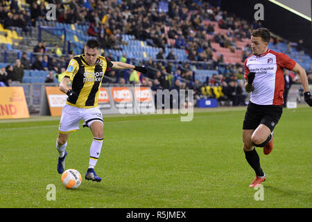 Niederlande. 1. Dezember 2018. Arnheim, Niederlande, 01-12-2018, Fußball, Saison 2018 / 2019, der niederländischen Eredivisie, GelreDome, Vitesse - FC Emmen, Vitesse player Vyacheslav Karavaev während dem Spiel Vitesse - FC Emmen 1-1 Credit: Pro Schüsse/Alamy leben Nachrichten Stockfoto