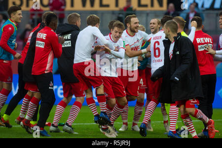 Köln, Deutschland, 1. Dezember 2018, 2.Liga, 1. FC Koeln vs SpVgg Greuther Fürth: Schlussjubel (Koeln) Credit: Jürgen Schwarz/Alamy leben Nachrichten Stockfoto