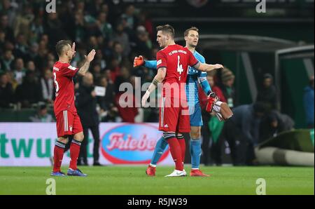 Bremen, Deutschland. 01 Dez, 2018. firo: 01.12.2018 Fußball, Fußball: 1. Bundesliga, Saison 2018/2019 SVW SV Werder Bremen - FC Bayern München 1:2 FCB-Torwart, Torwart, Torwart, Manuel Neuer, endgültige Jubel, Jubel, Claps, Beck, FCB Niklas Sule, Suele, FCB Rafinha, | Nutzung der weltweiten Kredit: dpa/Alamy leben Nachrichten Stockfoto