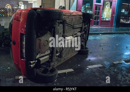 Paris, Frankreich. 1. Dezember, 2018. Gelb in Paris Frankreich, Dezember 01/2018: erhebliche Schäden am Rande der Demonstration Credit: Saïd Anas/Alamy leben Nachrichten Stockfoto