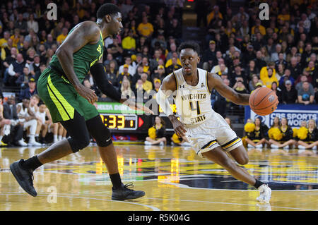 Wichita, Kansas, USA. 01 Dez, 2018. Wichita Zustand Shockers guard Samajae Haynes-Jones (4) Laufwerke an den Korb während der NCAA Basketball Spiel zwischen der Baylor Bears und die Wichita State Shockers an Charles Koch Arena in Wichita, Kansas. Kendall Shaw/CSM/Alamy leben Nachrichten Stockfoto