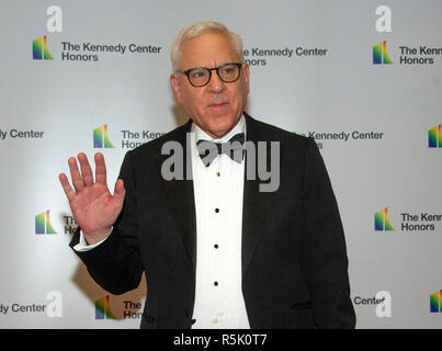 David M. Rubenstein, der Vorsitzende, John F. Kennedy Center für Darstellende Künste, kommt für die formale Artist Abendessen zu Ehren des Empfänger der 41st jährlichen Kennedy Center Honors von US-Staatssekretär John J. Sullivan an das US-Außenministerium in Washington, DC am Samstag, 1. Dezember 2018 gehostet wird. Die Preisträger 2018 sind: Sängerin und Schauspielerin Cher; Komponist und Pianist Philip Glass; Country Musik entertainer Reba McEntire, und Jazz Saxophonist und Komponist Wayne Shorter. In diesem Jahr, die mitschöpfer von Hamilton - Schriftsteller und Schauspieler Lin-Manuel Miranda, Direktor Thomas Kai Stockfoto