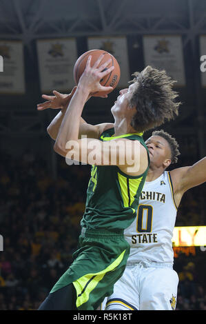 Wichita, Kansas, USA. 01 Dez, 2018. Baylor Bears guard Matthäus Mayer (24) Laufwerke an den Korb während der NCAA Basketball Spiel zwischen der Baylor Bears und die Wichita State Shockers an Charles Koch Arena in Wichita, Kansas. Kendall Shaw/CSM/Alamy leben Nachrichten Stockfoto