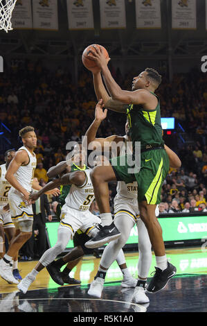 Wichita, Kansas, USA. 01 Dez, 2018. Baylor Bears guard Mark Vital (11) Laufwerke an den Korb während der NCAA Basketball Spiel zwischen der Baylor Bears und die Wichita State Shockers an Charles Koch Arena in Wichita, Kansas. Kendall Shaw/CSM/Alamy leben Nachrichten Stockfoto