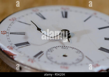 Druck des bevorstehenden Termin sichtbar auf Vintage Pocket Watch Stockfoto