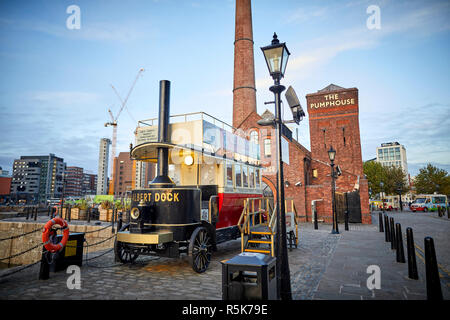 Pier Head Liverpool Uferpromenade Royal Albert Dock das Pumpenhaus Pub und ein IC-creme Dampf bus Abschaltdruck Stockfoto