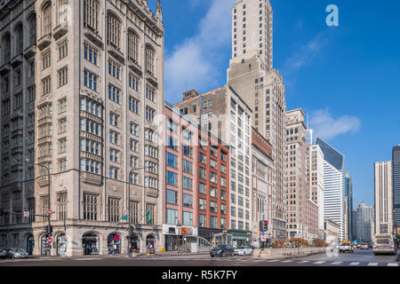 Michigan Avenue in der Innenstadt von Chicago streetwall Stockfoto