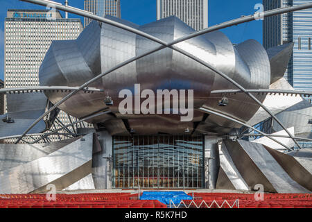 Die Außenseite des Jay Pritzker Pavilion in Millennium Park von Frank Gehry entworfenen Stockfoto