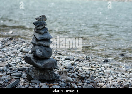 Stein Männlich aus Steine am Fluss trettach in den Allgäuer Stockfoto