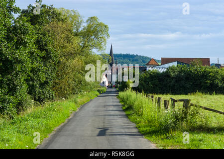 Blick auf die kleine Stadt Neustadt (Landkreis Marburg-Biedenkopf in Hessen) Stockfoto