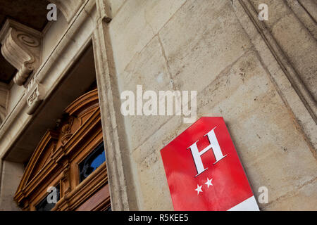 Hotel Schild an einer Wand Stockfoto