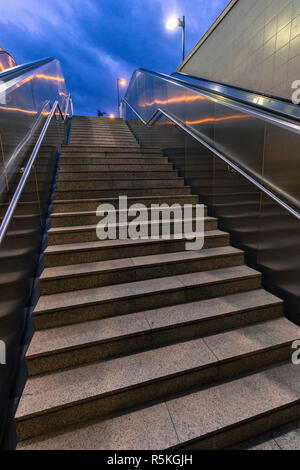 U-Bahn Eingang in Dafni Bahnhof, U-Bahn in Athen, Griechenland. Stockfoto