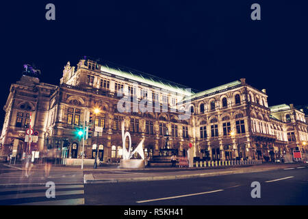 Staatsoper in Wien Österreich bei Nacht Stockfoto