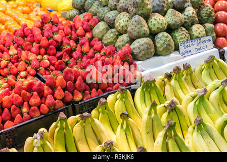 Früchte auf dem Bauernmarkt in Santiago de Chile Stockfoto