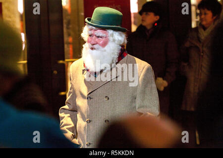 NEW YORK, NY - 20. NOVEMBER: Atmosphäre (Santa) bei Macy's Herald Square 2014 Weihnachten Fenster Enthüllung Spektakulärer bei Macy's Herald Square am 20. November 2014 in New York City. (Foto von Steve Mack/S.D. Mack Bilder) Stockfoto