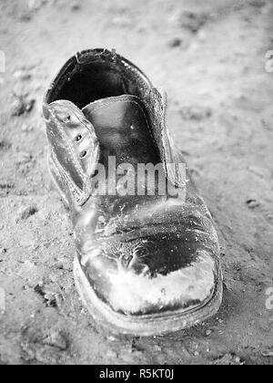 Alte Schuhe, Erinnerungen aus einer Zeit vor langer Zeit Stockfoto