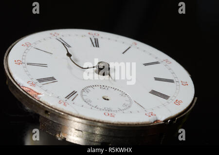 Druck des bevorstehenden Termin sichtbar auf Vintage Pocket Watch Stockfoto