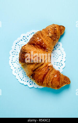 Französische deckchen Croissant Stockfoto