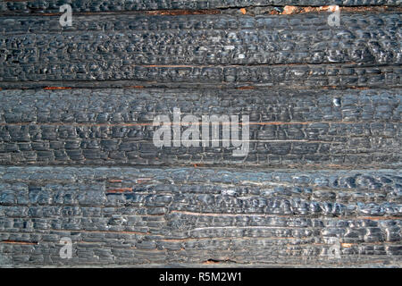 Textur von Verkohlten anmeldet. Verbrannte Holz verkohlte Haus Textur anmelden. closeup Stockfoto