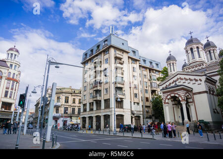 September 22, 2017, Bukarest/Rumänien - Touristen auf Victoriei Avenue in der Innenstadt von Bukarest Stockfoto