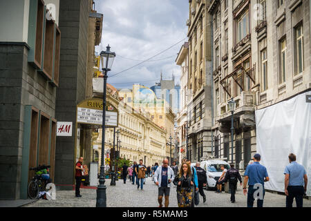 September 22, 2017, Bukarest/Rumänien - Menschen zu Fuß auf Lipscani Straße in der Innenstadt von Bukarest Stockfoto