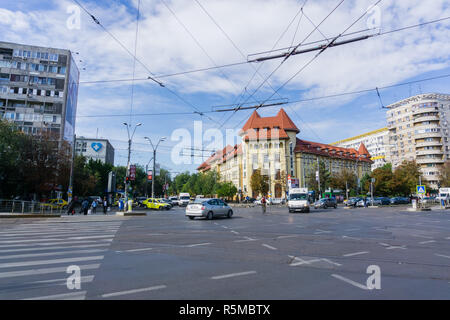 September 23, 2017, Bukarest/Rumänien - Baicului Junction und Iulia Hasdeu High School in der Nähe der Innenstadt von Bukarest Stockfoto