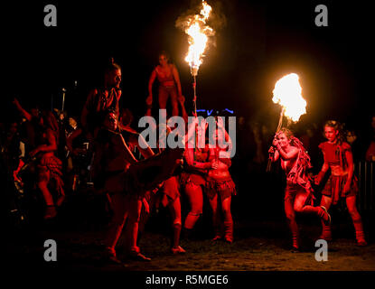 Die beltane Feuer Gesellschaft bringen im Halloween mit der Samhuinn Winter Feuer Festival auf dem Calton Hill. Mit: Beltane Feuer Gesellschaft, In: Edinburgh, Großbritannien Wann: 31 Okt 2018 Credit: Euan Kirsche / WANN Stockfoto