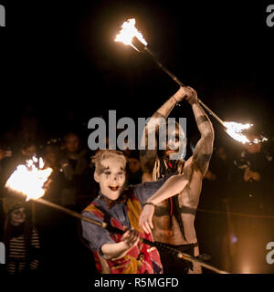 Die beltane Feuer Gesellschaft bringen im Halloween mit der Samhuinn Winter Feuer Festival auf dem Calton Hill. Mit: Beltane Feuer Gesellschaft, In: Edinburgh, Großbritannien Wann: 31 Okt 2018 Credit: Euan Kirsche / WANN Stockfoto