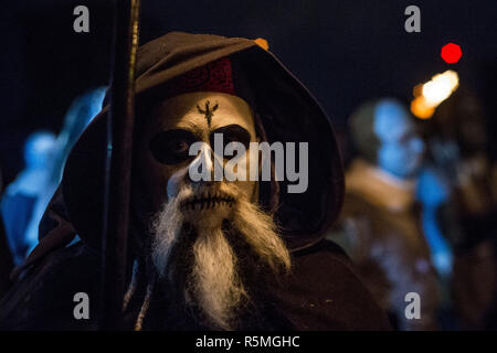 Die beltane Feuer Gesellschaft bringen im Halloween mit der Samhuinn Winter Feuer Festival auf dem Calton Hill. Mit: Beltane Feuer Gesellschaft, In: Edinburgh, Großbritannien Wann: 31 Okt 2018 Credit: Euan Kirsche / WANN Stockfoto