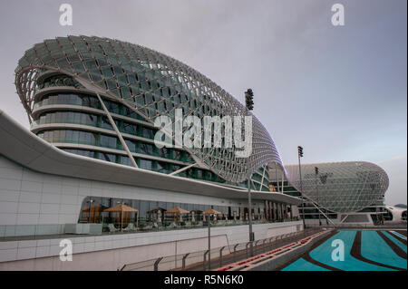 Yas Viceroy Hotel auf der Insel Yas Formel-1-Rennstrecke, Abu Dhabi, VAE Stockfoto